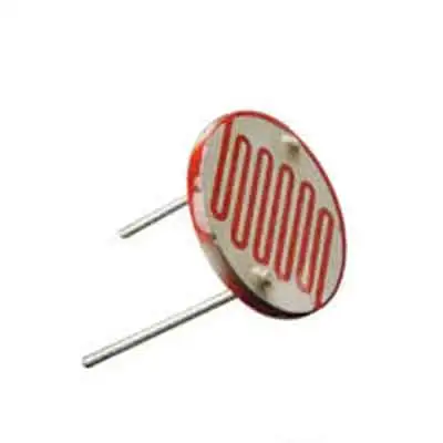 LDR (Light Dependent Resistor): Os LDRs, ou resistores dependentes de luz, são componentes cuja resistência varia conforme a intensidade da luz que incide sobre eles.